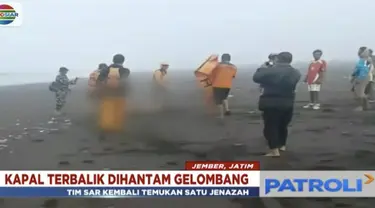 Jenazah korban ditemukan Jumat pagi di pantai dengan jarak 500 meter dari terbaliknya kapal.