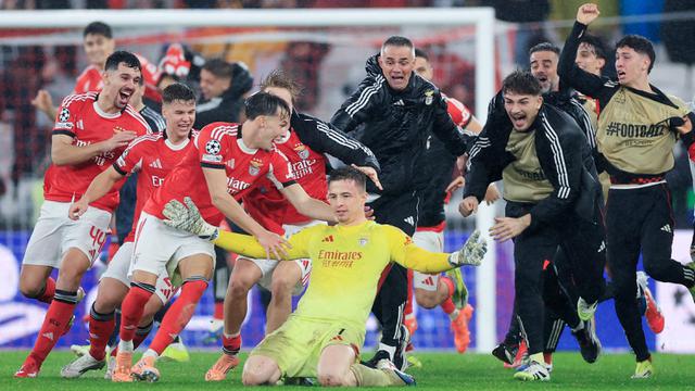 Foto: Kiper Cetak Gol Spektakuler ke Gawang Real Madrid, Benfica Rebut Tiket Terakhir Lolos ke Babak play-off Liga Champions