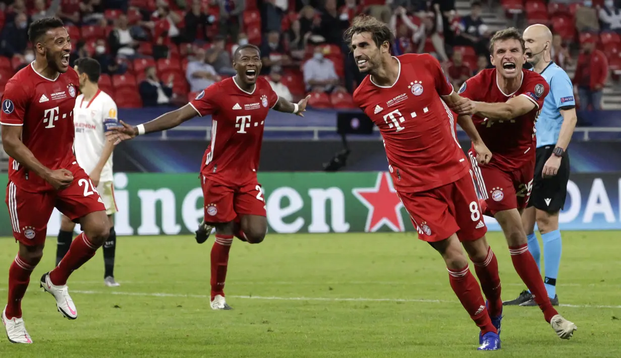 Pemain Bayern Munchen, Javier Martinez, merayakan gol yang dicetaknya ke gawang Sevilla pada laga Piala Super Eropa 2020 di Puskas Arena, Budapest, Jumat (25/9/2020) dini hari WIB. Bayern Munchen menang 2-1 atas Sevilla. (AFP/Tibor Illyes/pool)