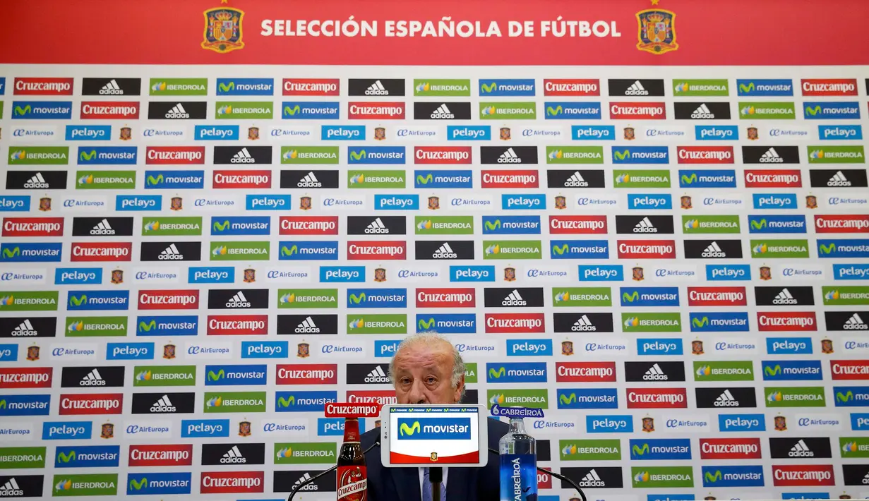 Pelatih Spanyol, Vicente del Bosque saat memberikan keterangan kepada awak media di Las Rozas, Spanyol, (17/5/2016). Meski Cedara bintang Manchester City, David Silva tetap ikut di piala Eropa 2016. (REUTERS / Juan Medina)