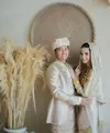 Setelah bagikan prewedding dengan adat Jawa, kini Belva Devara dan Sabrina Anggraini tampil menawan dalam balutan busana adat Minang. (Instagram/sabrinaanggraini).