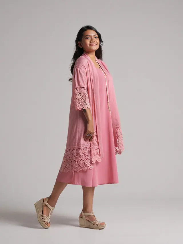 Model Cardigan Brokat yang Cocok Untuk Kondangan Outdoor/Ilustrasi AI