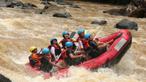 Arung Jeram bersama Riam Jeram dan Bintang.com di Sungai Cicatih, Sukabumi, Sabtu (12/12/2015). (Riam Jeram)