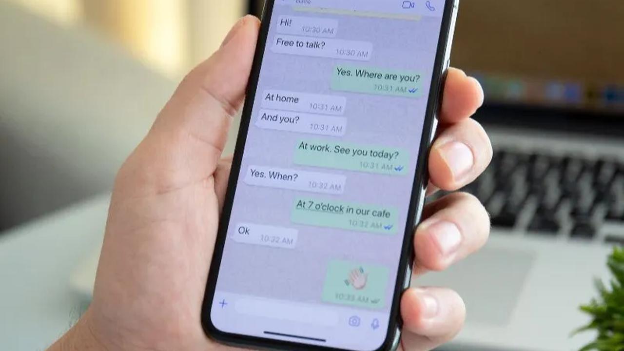 Untuk lebih lanjut, kebijakan ini nantinya akan mulai rata pada WhatsApp Beta dan semua pengguna android di awal tahun 2024.&nbsp;