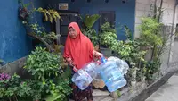 Bantuan Air Bagi Warga Depok yang Kesulitan Air Bersih akibat Kemarau Panjang dan Air PDAM Mati