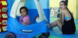 Hubungan Leticia Charlotte anak pertama dari Sheila Marcia ternyata sangat hangat dengan sang Ayah, Anji. Beberapa waktu lalu, Anji memposting video yang memperlihatkan kebersamaan antara dirinya, Leticia, Sheila dan istrinya, Wina Natalia. 