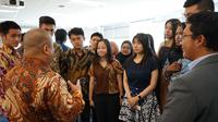 Konjen RI Prasetyo Hadi bersama dengan 25 mahasiswa terpilih dalam program beasiswa Indonesian International Student Mobility Award (IISMA) di University California (UC) Davis tahun 2022. (Dok: KJRI San Fransisco)