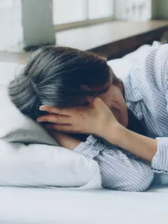 Sulit tidur dapat dipengaruhi stres, kebiasaan sehari-hari, hingga lingkungan kamar. Mengenali penyebabnya menjadi langkah awal untuk membangun pola tidur yang lebih sehat. (Foto/Dok: Pexels)