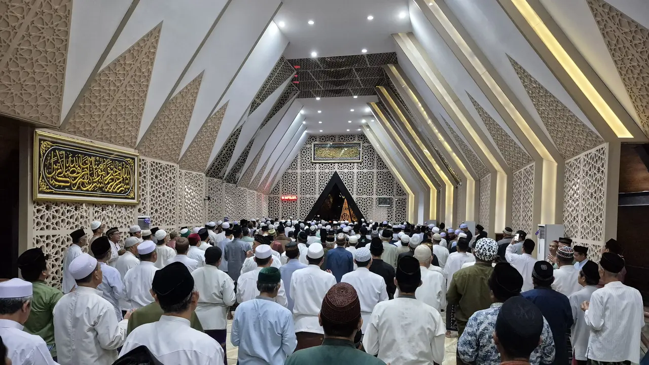 Dewan Pimpinan Pusat Baitul Muslimin Indonesia (DPP Bamusi) menggelar peluncuran terbatas atau soft launching Majelis Mega Zikir di Masjid Jami At-Taufiq, Lenteng Agung, Jakarta Selatan,
