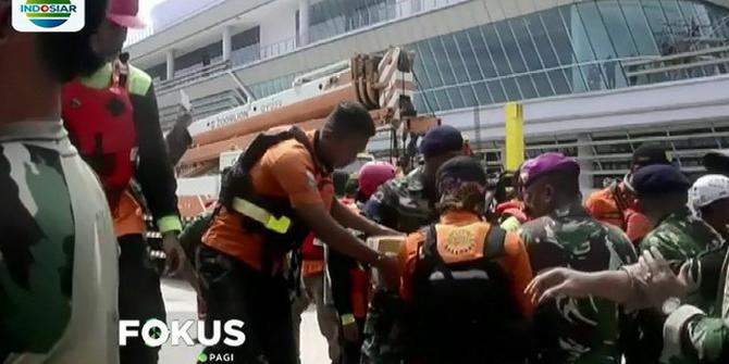 TNI AL Distribusikan Bantuan Korban Tsunami di Pulau Sebuku Lampung