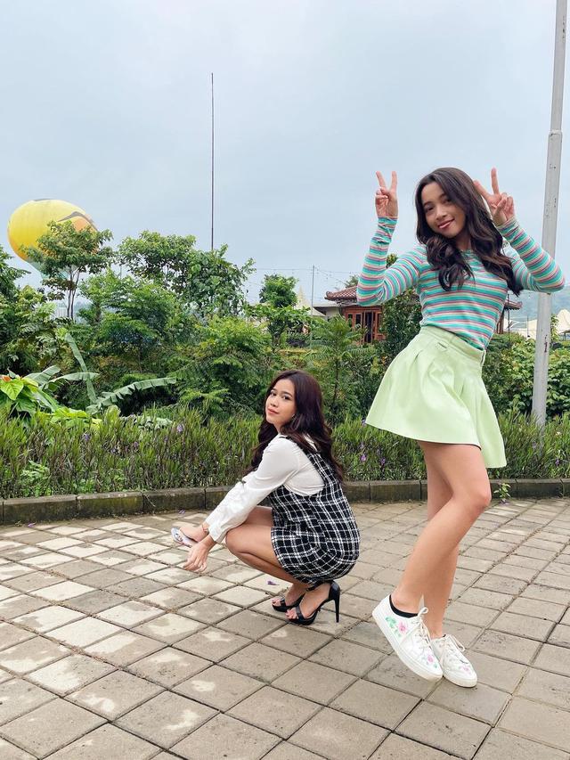 Megan Domani pakai rok mini [Instagram/megandomani1410]