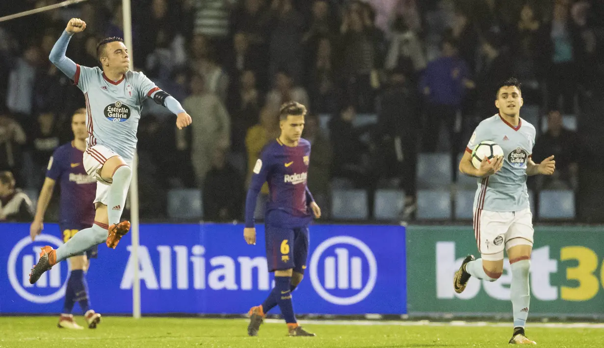 Striker Celta Vigo, Iago Aspas, melakukan selebrasi usai mencetak gol ke gawang Barcelona pada laga La Liga di Stadion Balaidos, Rabu (18/4/2018). Celta Vigo bermain imbang 2-2 dengan Barcelona. (AP/Lalo R. Villar)
