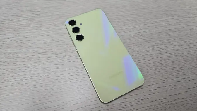 Samsung Galaxy A55. (Liputan6.com/Agustinus M. Damar)