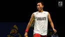 Pebulutangkis Indonesia, Sony Dwi Kuncoro meluapkan emosi saat melawan pemain Jepang Kazumasa Sakai di kualifikasi Indonesia Open 2017 di Jakarta Convention Centre, Senin (12/6). Sony kalah 13-21, 16-21. (Liputan6.com/Helmi Fithriansyah)