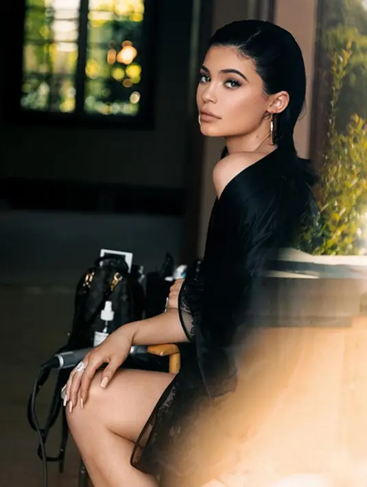 Sejak awal kabar kehamilannya beredar, diikuti pemberitaan bahwa Kylie sangat bahagia akan memiliki seorang anak. Namun ternyata, kabar terbaru datang mengenai kondisi kejiwaan Kylie saat ini. (Instagram/Kyliejenner)