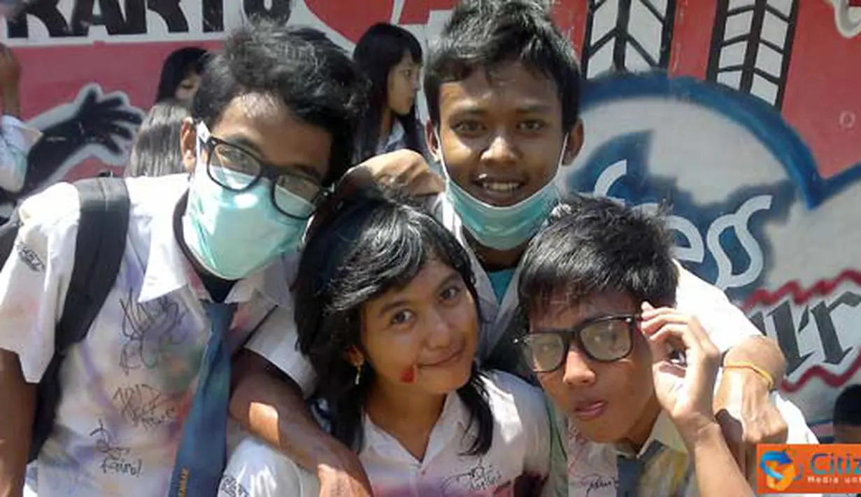 Citizen6, Pekalongan: Terlihat wajah yang ceria menyambut kelulusan siswa SMKN 2 Pekalongan. (Pengirim: Dwirianan)