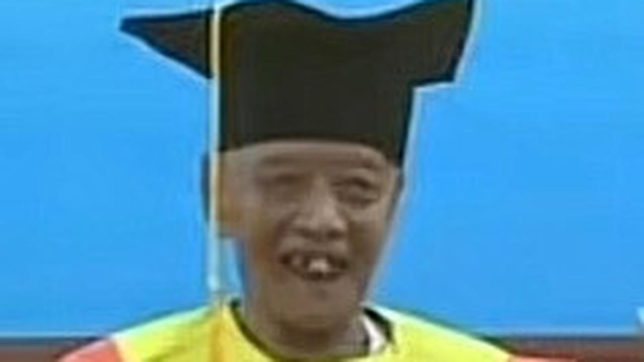Ini Sosok Mbah Moen, Raih Sarjana Administrasi Negara di Usia 84 Tahun, Jadi Lulusan Tertua
