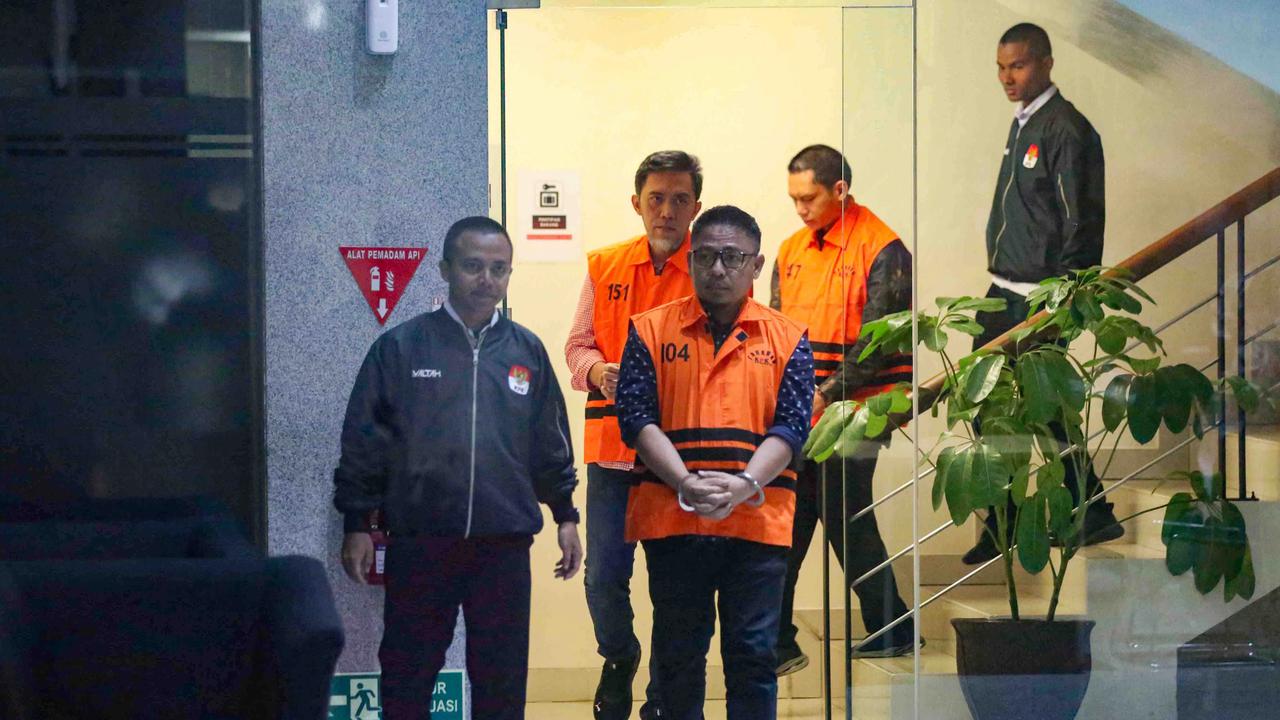 FOTO: KPK Tahan Tiga Tersangka Baru Kasus Korupsi Pembangunan RSUD Kolaka Timur