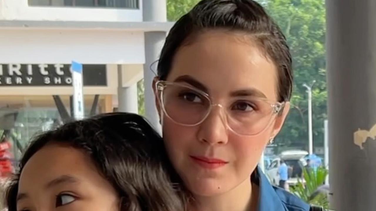 10 Potret Arumi Bachsin Bareng Putrinya yang Makin Cantik & Beranjak Besar, Vibesnya bak Kakak Adik