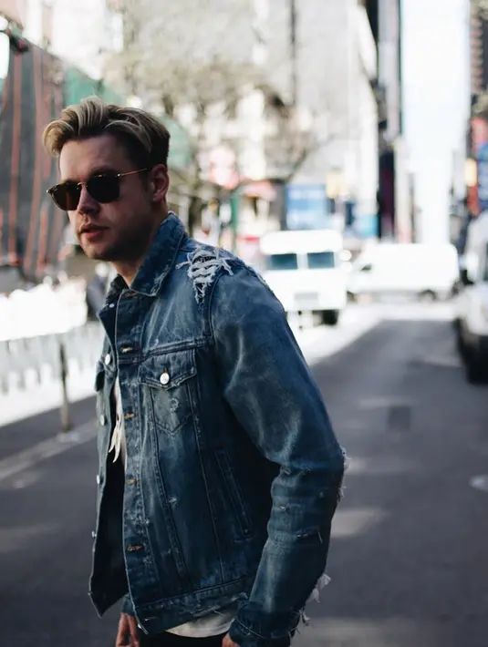 Kendati demikian, aktor Glee tersebut masih mengikuti akun Instagram Emma. (instagram/chordoverstreet)