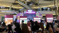 Sociolla gelar acara bertajuk "Where Beauty Meets Music" di hari jadi ke-8 mereka di Mall Kota Kasablanka, Jakarta Selatan, 22--26 Maret 2023. (Liputan6.com/Asnida Riani)