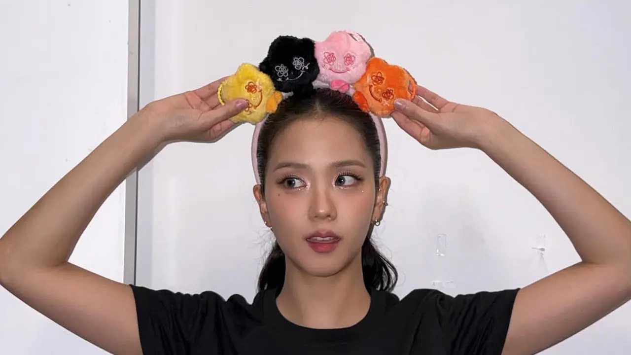 Tulis Pesan Menyentuh Usai Konser di Jakarta, Jisoo BLACKPINK Tampil Memukau dengan Gaya Edgy nan Feminin