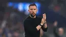 Gelar ini menjadi yang pertama bagi pelatih Francesco Farioli. Seperti diketahui, pria berkebangsaan Italia tersebut ditunjuk sebagai nahkoda di FC Porto pada awal musim 2025/2026. (AP Photo/Miguel Angelo Pereira)