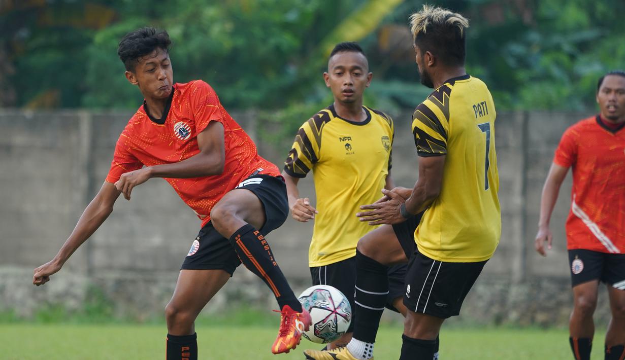 Persija Jakarta harus mengakui keunggulan tim Liga 2 AHHA PS Pati FC 0-1 dalam laga uji coba menjelang tampil dalam BRI Liga 1 2021/2022, Senin (23/8/2021) di POR Sawangan Depok. Gol tungal AHHA PS Pati FC dicetak oleh Syharul Lasenari lewat sundulan kepala. (Foto: Dok. Persija)