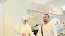 Menyertai video klarifikasi di YouTube, Tasyi Athasyia menjelaskan, suaminya tak dapat keuntungan sedikit pun dengan hadir di episode itu. Bahkan ia memberi pesan menyentuh. “Ini semua salah Aku. Aku tau akan begini,” kata Syech Zaki. “Makanya dari dulu aku larang kamu membuat acara itu, saat itu kamu berdua belum siap, nanti saat dia siap aku yang akan mendukung. Manusia ada masa siap nya, seperti Janin kandungan, tidak bisa di paksa segera lahir dalam 1 Bulan,” imbuh sang suami. (Foto: Dok. Instagram @tasyiiathasyia)