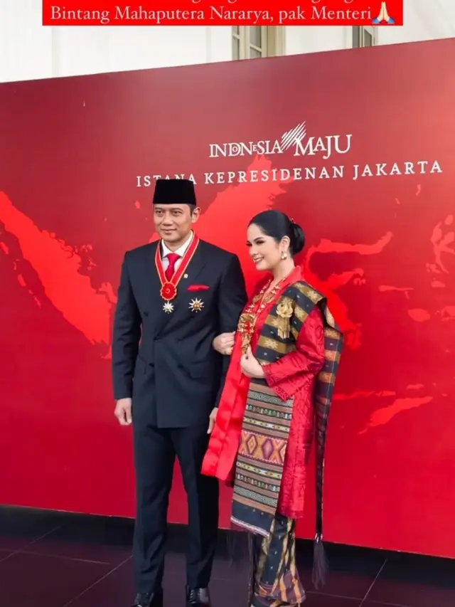 Annisa Pohan Pakai Ulos