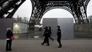 Kurang dari setahun sebelum Olimpiade Paris 2024, dengan upacara pembukaan di dekat sungai Seine, standar keamanan sudah tinggi. (AP Photo/Thibault Camus)