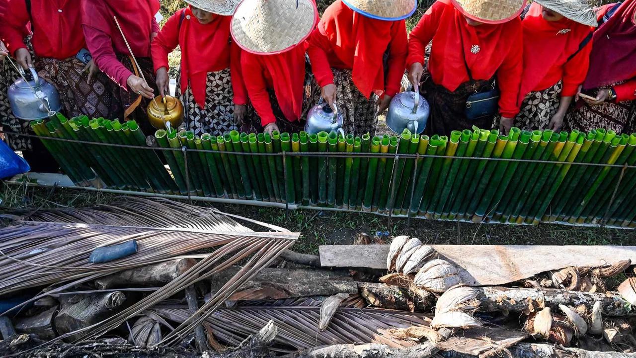 FOTO: Ribuan Warga Abdya Pecahkan Rekor Memasak Lemang Terbanyak