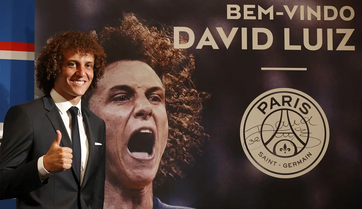 Selama lebih kurang lima tahun, David Luiz, akan bermain bersama klub asal Perancis, Paris St Germain, (7/8/2014). (REUTERS/Benoit Tessier)