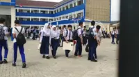 Siswa Bawa Meja Lipat untuk Belajar, Wali Kota Depok Janji Perbaki Sarana SMPN 3