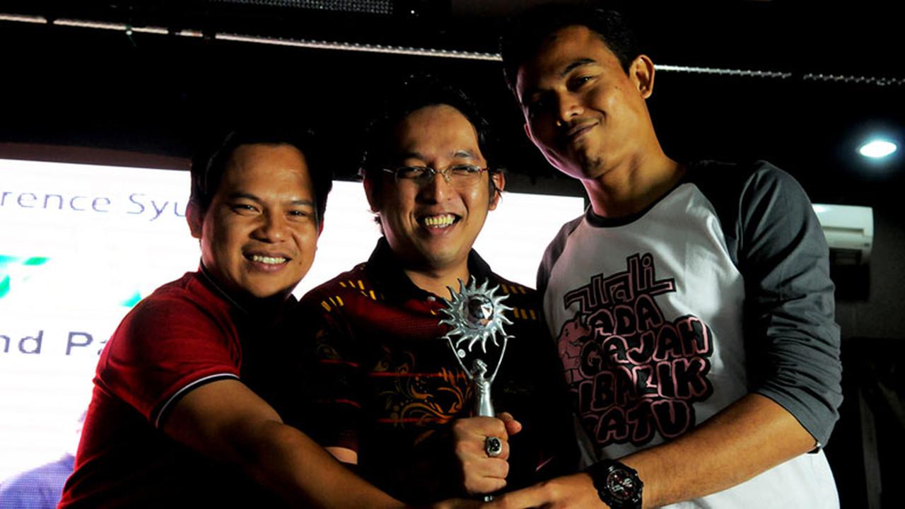 Mendapatkan Piala SCTV Award, Wali Banyak Istighfar