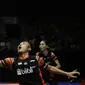 Ganda campuran Indonesia, Hafiz Faizal, memukul kok saat menghadapi ganda China, Zheng Si Wei/Huang Ya Qiong pada laga Indonesia Masters 2020 di Istora Senayan, Jakarta, Selasa (14/1). Hafiz/Gloria kalah 14-21, 13-21. (Bola.com/Yoppy Renato)