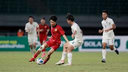 Penyerang Laos Peeter Phanthavong menyumbang satu gol saat membawa timnya menaklukkan Thailand pada laga semifinal Piala AFF U-19 2022.