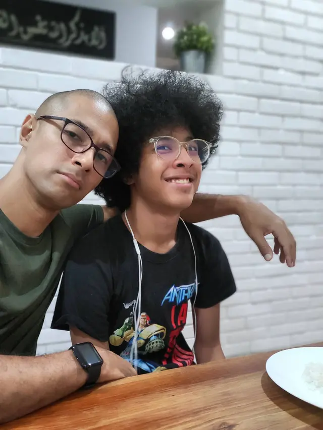 6 Potret Marcell Siahaan dan Putra Sulungnya yang Tampil Kompak, Bak Kakak Adik