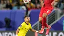 Yordania langsung tampil agresif sejak awal laga. Hasilnya, Al-Mardi sukses membuka keunggulan timnya ketika laga baru berjalan 12 menit lewat sebuah gol indah berupa tembakan melengkung dari luar kotak penalti. (AP Photo/Aijaz Rahi)