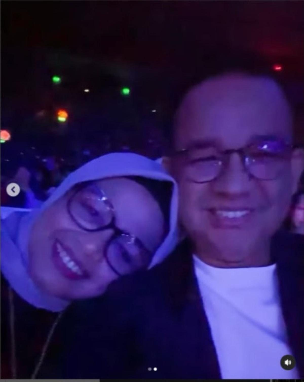 Momen Anies Baswedan Asik Nonton Konser John Legend di Sentul Saat Debat Pilkada Jakarta 2024
