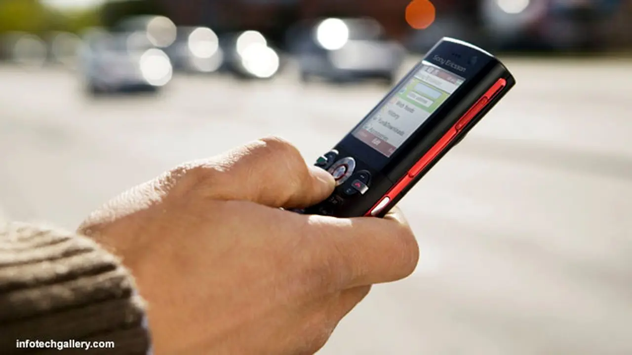 phone-130801c.jpg