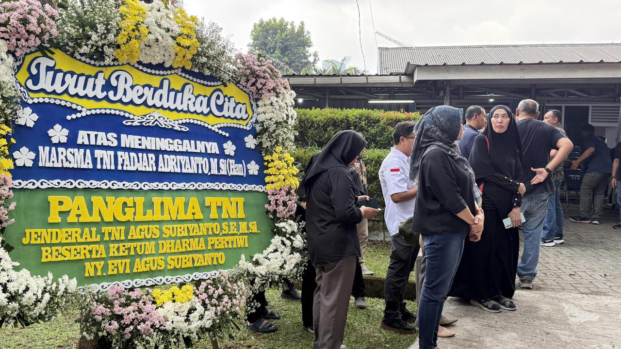 Panglima TNI Melayat ke Rumah Duka, Kenang Sosok Marsma Fajar Murah Senyum