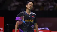 Tunggal putra Indonesia Anthony Sinisuka Ginting kalah dari wakil Denmark Viktor Axelsen 9-21 dan 19-21 pada laga semifinal Hong Kong Open 2024 di Hong Kong Coliseum, Sabtu, 14 September. (foto: PP PBSI)