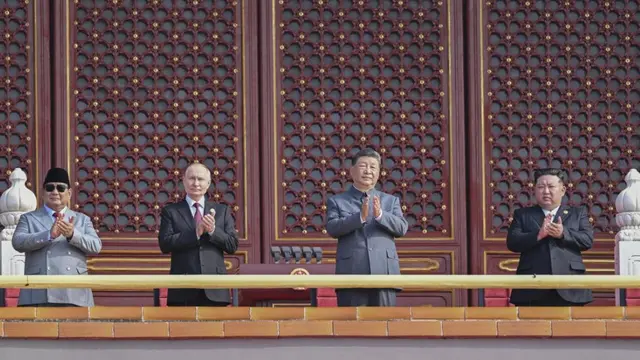 Presiden Republik Indonesia Prabowo Subianto, Presiden Rusia Vladimir Putin, Presiden China Xi Jinping dan pemimpin Korea Utara Kim Jong-un menyaksikan parade militer di Beijing, Rabu (3/9/2025).