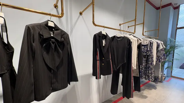 Koleksi Alice + Olivia by Stacey Bendet kini hadir di Plaza Senayan. [Anisha/Fimela]