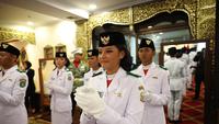 Profil Aliah Sakira dan Sultana Najwa, Dua Putri Bangsa di Momen Sakral Penurunan Bendera HUT ke-80 RI