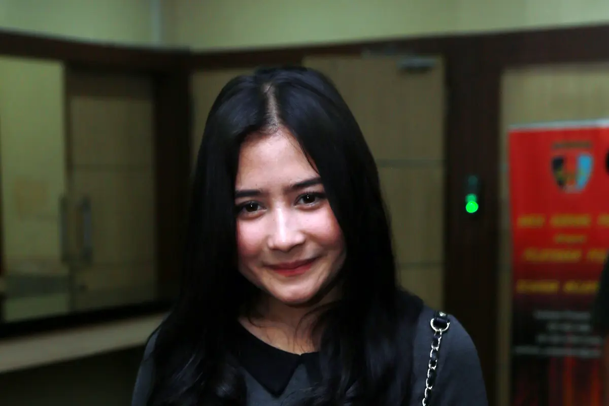 [Bintang] Prilly Latuconsina