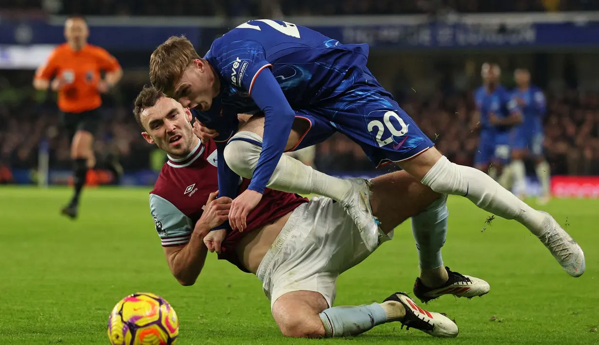 Menjamu West Ham United, Chelsea unggul dengan skor tipis 2-1. (Adrian Dennis/AFP)