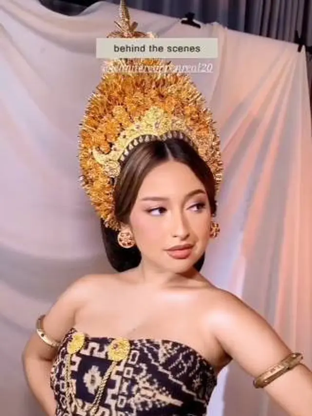 7 Maternity Shoot Jennifer Coppen Bareng Dali Wassink dengan Busana Adat Bali