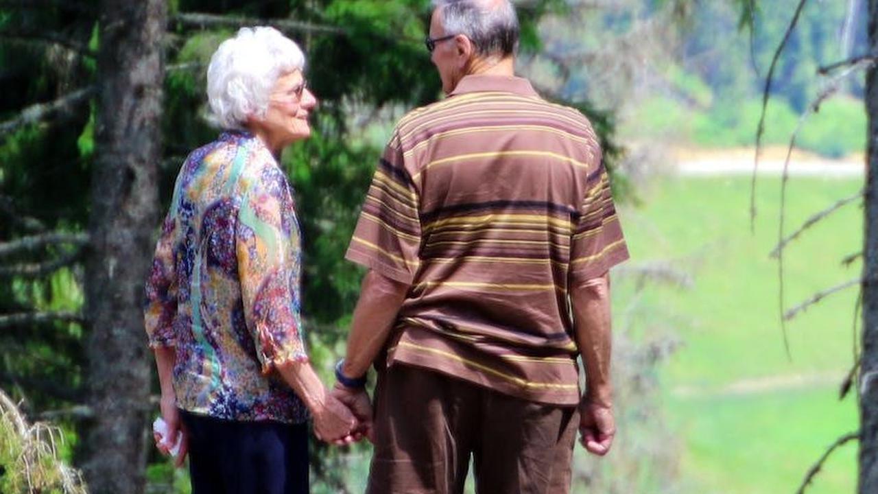 Kehidupan usia lanjut tidak selalu identik dengan kesepian dan keterbatasan. Lansia, atau kalangan lanjut usia, memiliki banyak waktu luang yang dapat diisi dengan berbagai aktivitas yang menggembirakan dan tidak menimbulkan stres.&nbsp;